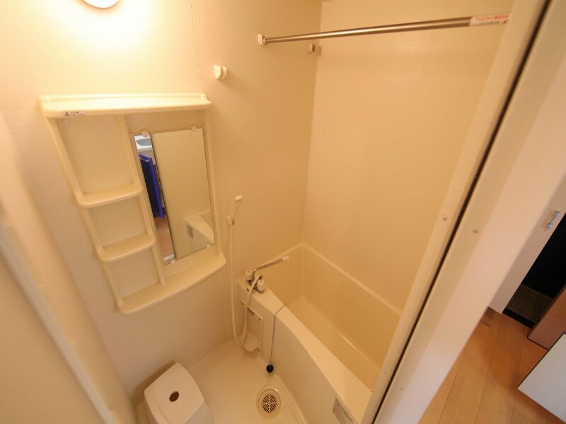 物件内観写真4　(浴室暖房乾燥機付　24時間換気機能付バスルーム)