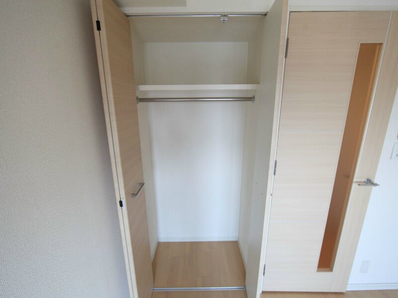 物件内観写真8　(クローゼット（収納充実してます）)