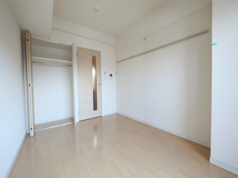 物件内観写真9　(洋室6.5帖　クローゼット付（収納充実してます）)