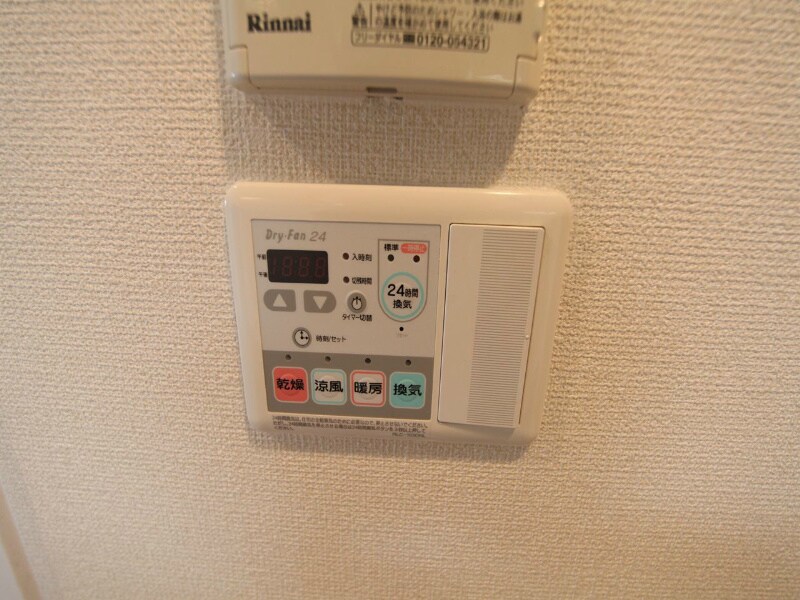 物件内観写真10　(浴室暖房乾燥機付　24時間換気機能付バスルーム)