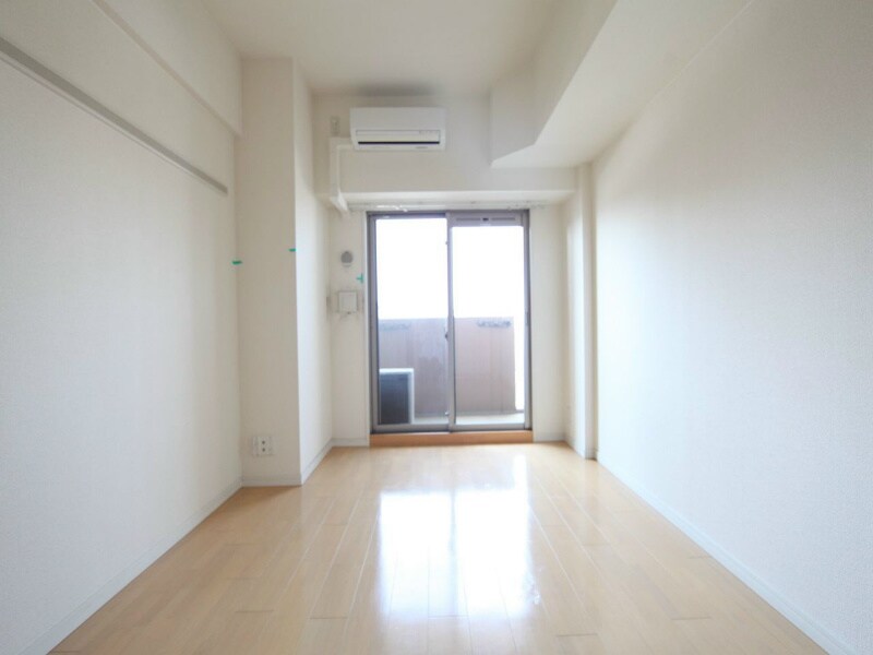 物件内観写真13　(洋室6.5帖　クローゼット付（収納充実してます）)