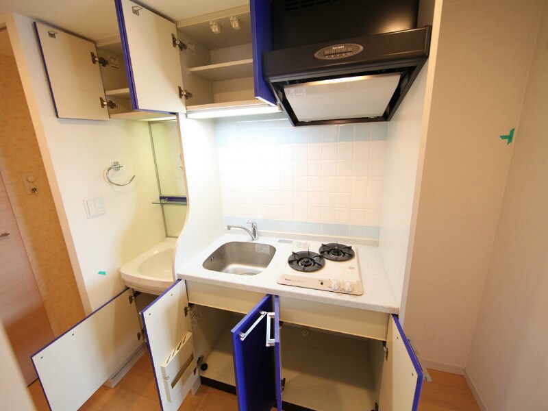 物件内観写真14　(システムキッチン（ガス2口）冷蔵庫・レンジ等ご用意できます)