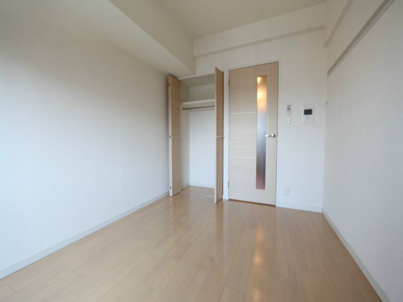 物件内観写真15　(洋室6.5帖　クローゼット付（収納充実してます）)