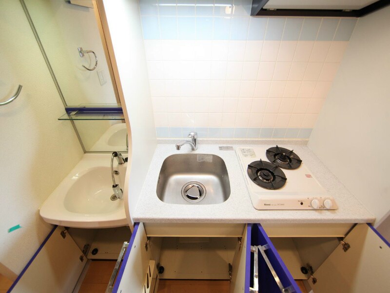 物件内観写真18　(システムキッチン（ガス2口）冷蔵庫・レンジ等ご用意できます)