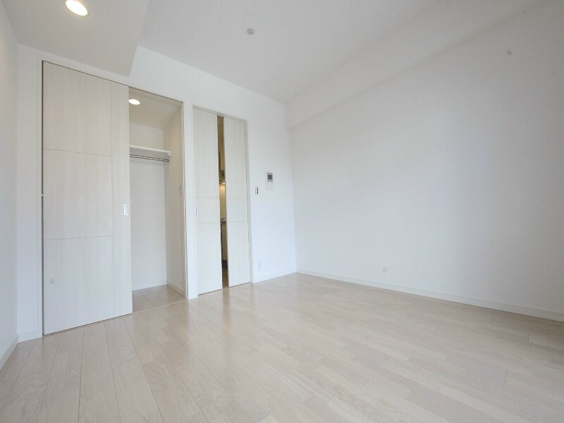 物件内観写真2　(洋室7.2帖　ウォークインクローゼット付（収納充実してます）)