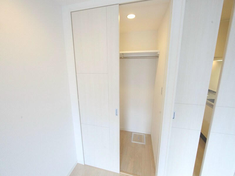 物件内観写真8　(ウォークインクローゼット付（収納充実してます）)