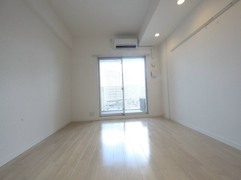 物件内観写真12　(洋室7.2帖　ウォークインクローゼット付（収納充実してます）)