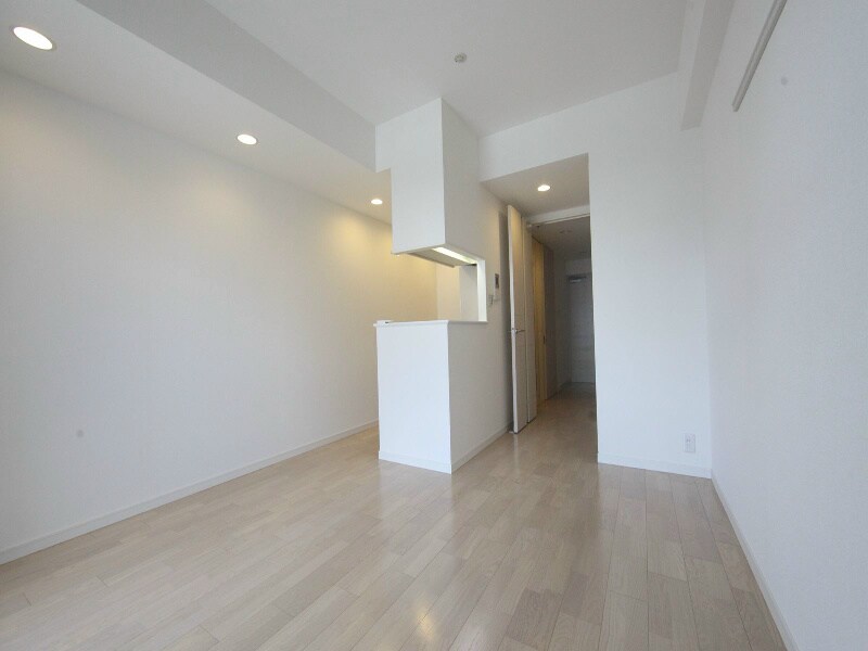 物件内観写真14　(洋室9.8帖　クローゼット付（収納充実してます）)