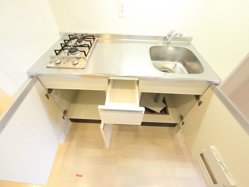 物件内観写真17　(システムキッチン（ガス2口）冷蔵庫・レンジ等ご用意できます)