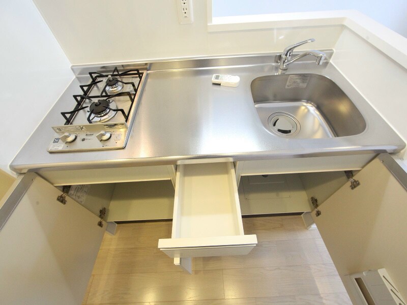 物件内観写真17　(システムキッチン（ガス2口）冷蔵庫・レンジ等ご用意できます)
