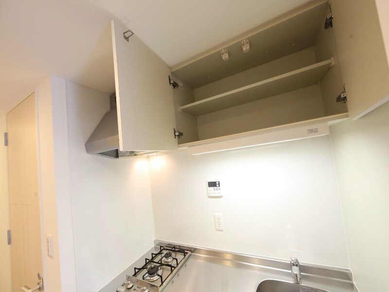 物件内観写真18　(システムキッチン（ガス2口）冷蔵庫・レンジ等ご用意できます)