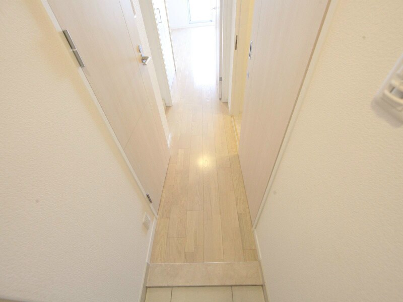 物件内観写真18　(玄関　シューズボックス付（収納充実してます）)