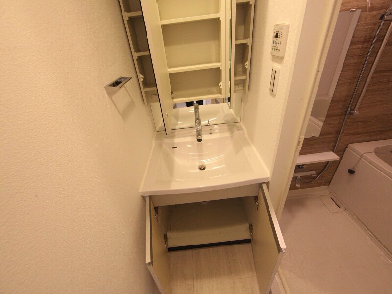物件内観写真21　(脱衣所　独立洗面台（シャンプードレッサー）洗濯機用意できます)