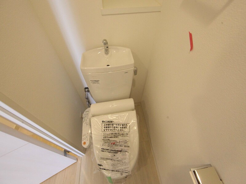 物件内観写真25　(温水洗浄暖房便座付トイレ)