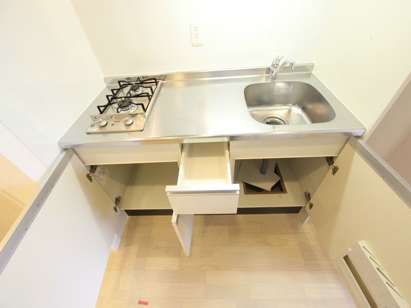 物件内観写真26　(システムキッチン（ガス2口）冷蔵庫・レンジ等ご用意できます)