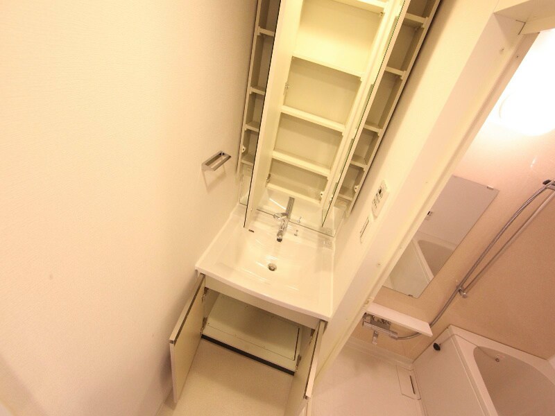 物件内観写真27　(脱衣所　独立洗面台（シャンプードレッサー）洗濯機用意できます)