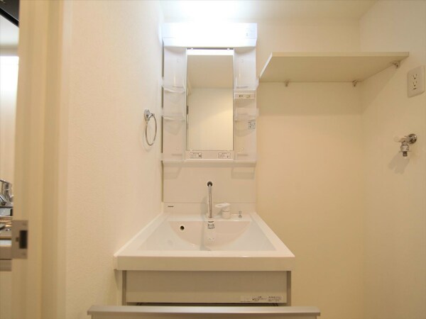 洗面所(脱衣所　独立洗面台（シャンプードレッサー）洗濯機用意できます)
