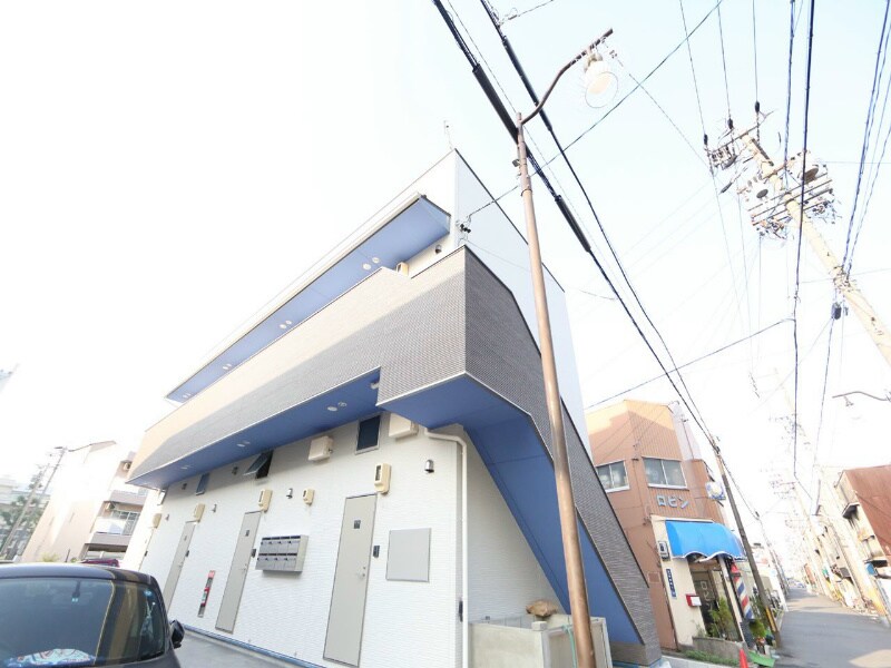 物件外観写真1　(外観　デザイナーズ　光インターネット無料)