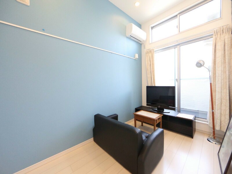 物件内観写真2　(洋室5帖　上階ロフト5.4帖（収納でもお部屋でも使えます）)