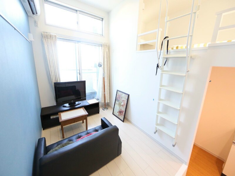 物件内観写真16　(洋室5帖　上階ロフト5.4帖（収納でもお部屋でも使えます）)