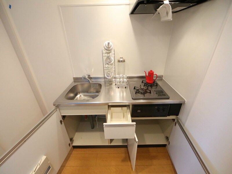 物件内観写真20　(システムキッチン（ガス2口）冷蔵庫・レンジ等ご用意できます)