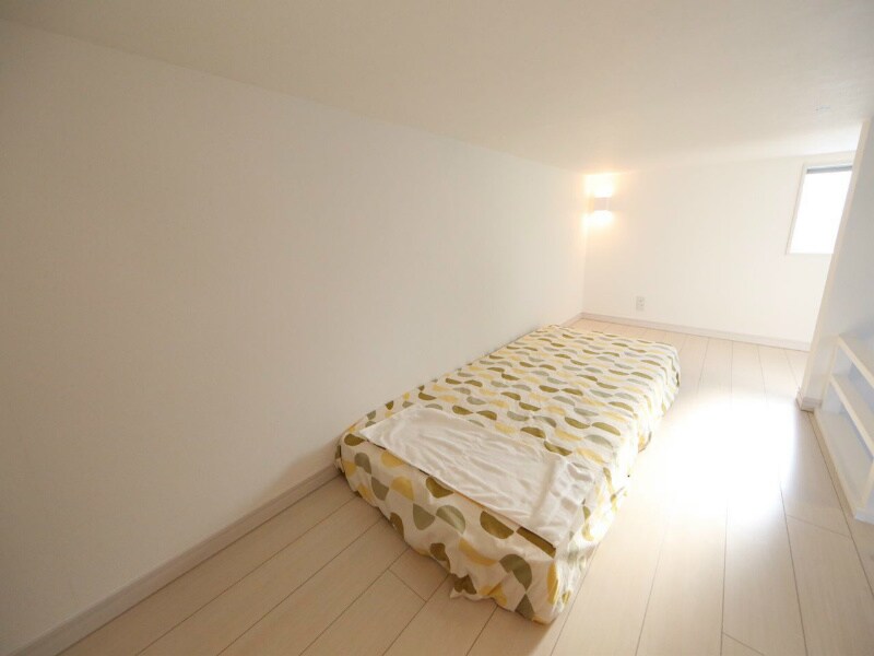 物件内観写真26　(上階ロフト5.4帖（収納としてもお部屋としても使えます）)