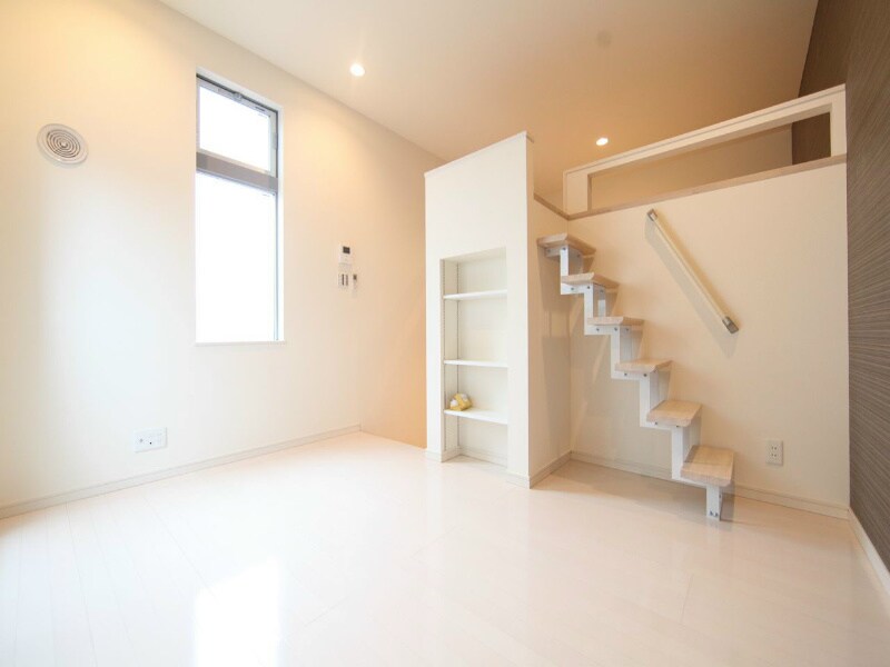 物件内観写真2　(洋室5.6帖　ロフト5.9帖（収納にも寝室にも使えます）)