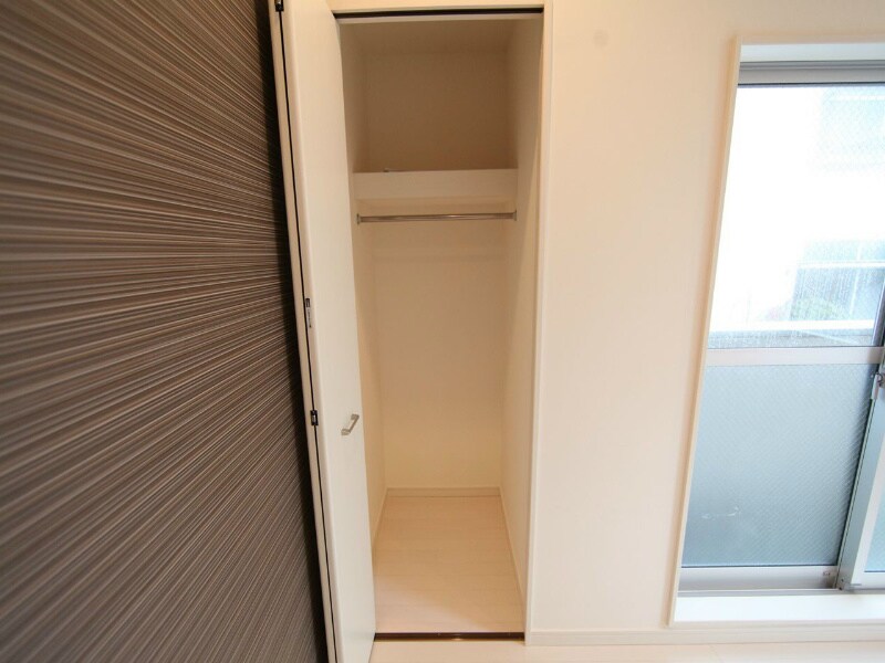 物件内観写真6　(クローゼット付（収納充実してます）)