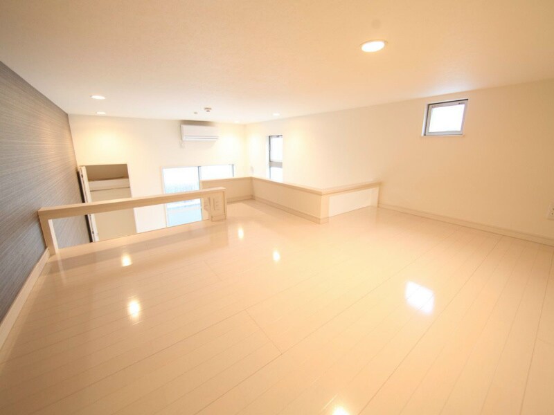 物件内観写真13　(ロフト5.9帖（収納にも寝室にも使えます）)