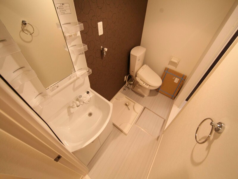 物件内観写真18　(脱衣所　独立洗面台（シャンプードレッサー）洗濯機用意できます)
