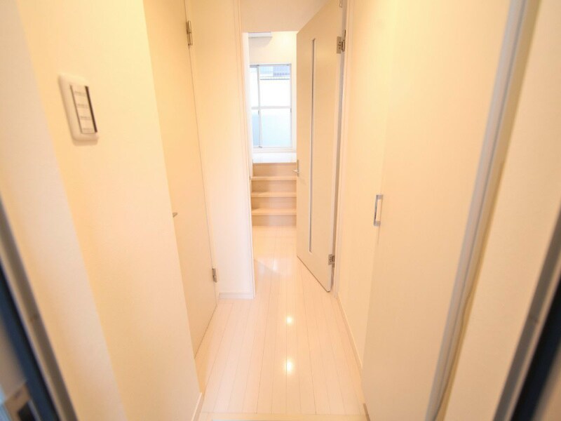 物件内観写真21　(玄関　シューズボックス付（収納充実してます）)