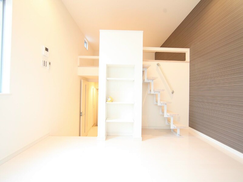 物件内観写真23　(洋室5.6帖　ロフト5.9帖（収納にも寝室にも使えます）)