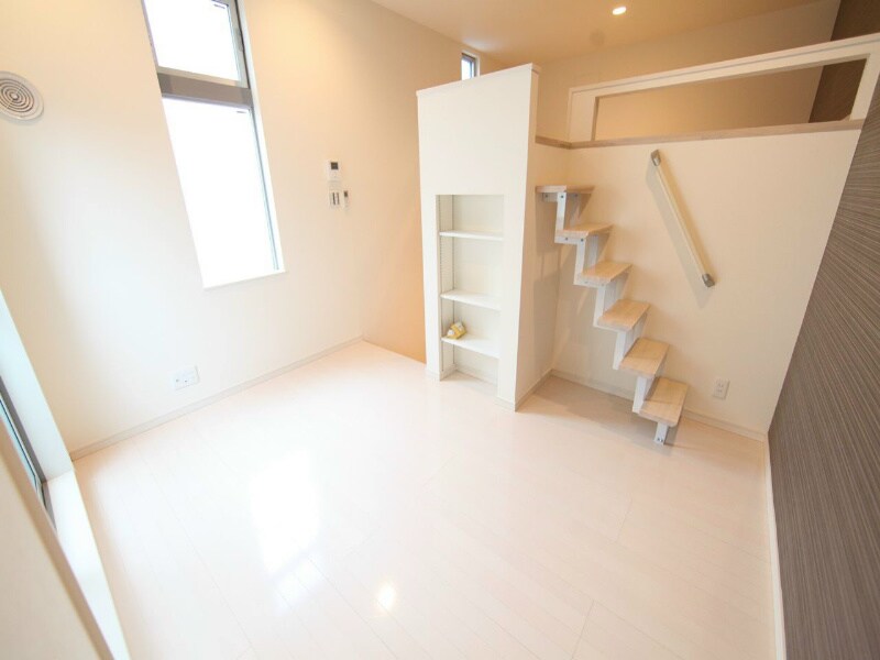 物件内観写真24　(洋室5.6帖　ロフト5.9帖（収納にも寝室にも使えます）)