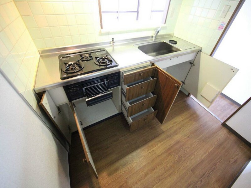 物件内観写真7　(カウンターキッチン　3口ガスコンロ　グリル付)