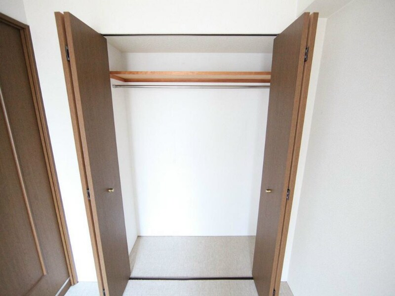物件内観写真8　(クローゼット　収納充実してます)