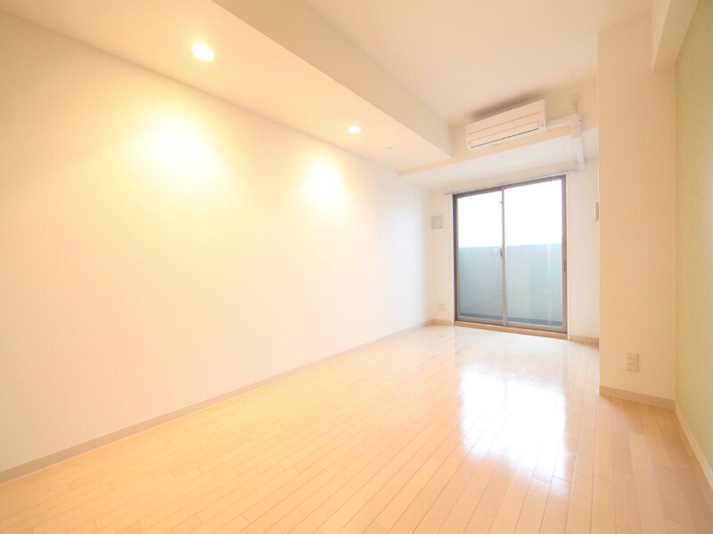 物件内観写真12　(洋室9.2帖　エアコン完備　バルコニー)