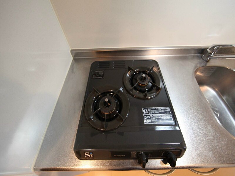 物件内観写真17　(システムキッチン（ガス2口）冷蔵庫・レンジご用意できます)