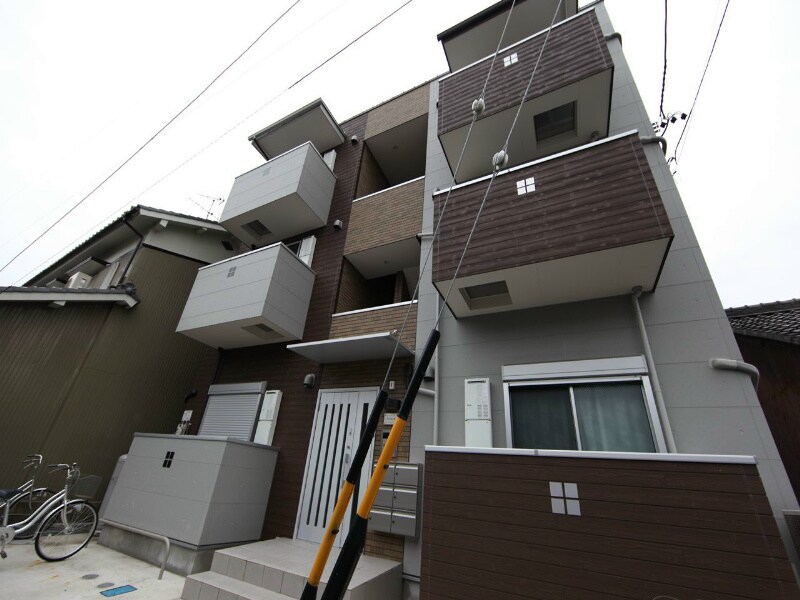 物件外観写真1　(外観　1フロア2部屋（全部屋角部屋）オートロック)