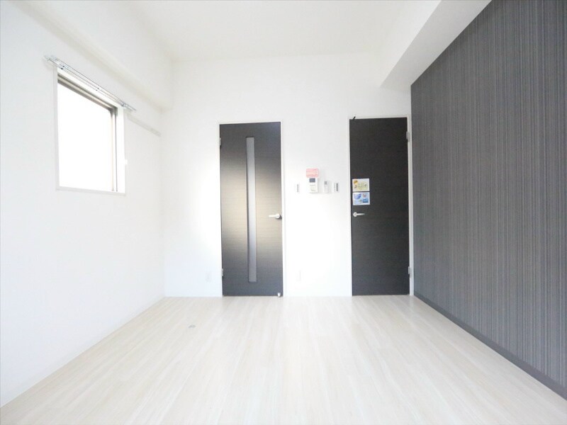 物件内観写真2　(洋室7.3帖　ウォークインクローゼット（収納充実してます）)