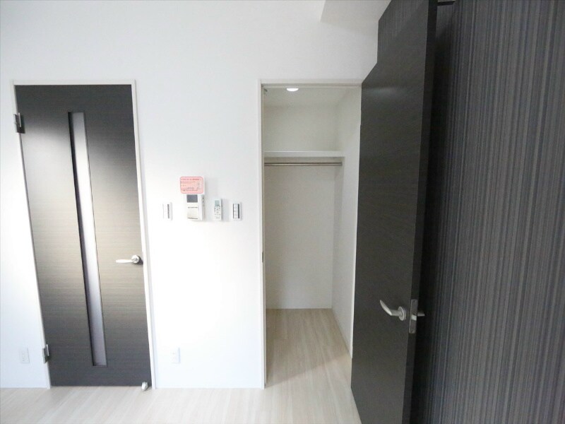 物件内観写真5　(ウォークインクローゼット（収納充実してます）)