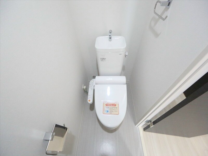 物件内観写真6　(温水洗浄暖房便座付トイレ)