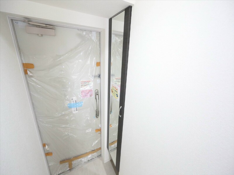 物件内観写真23　(玄関　シューズボックス付（収納充実してます）)