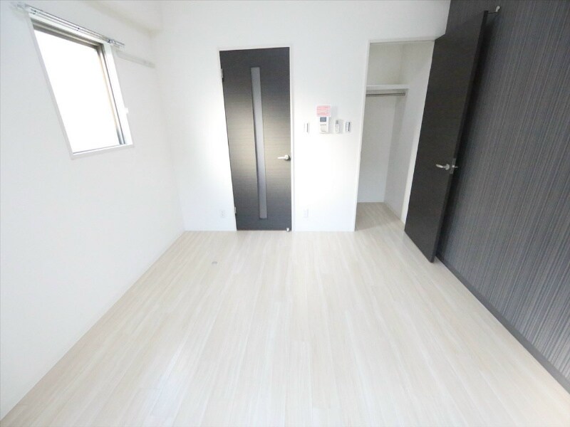 物件内観写真26　(洋室7.3帖　ウォークインクローゼット（収納充実してます）)