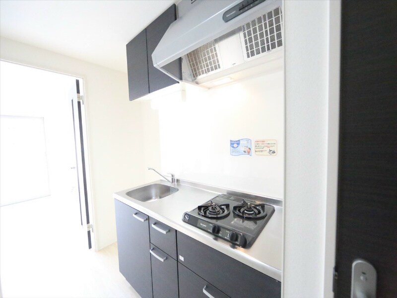 物件内観写真28　(システムキッチン（ガス2口）冷蔵庫・レンジ等ご用意できます)