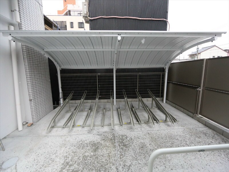 物件内観写真31　(屋根付駐輪場)