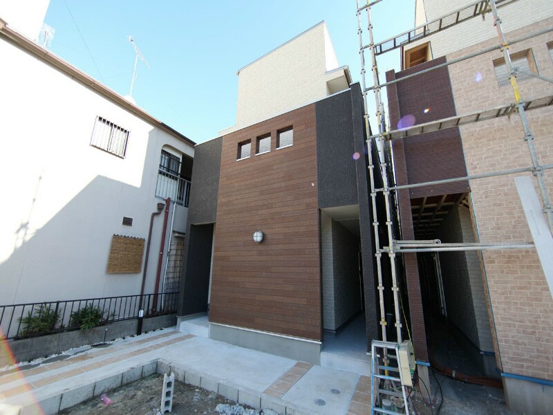 物件外観写真1　(外観　デザイナーズ　光インターネット無料)