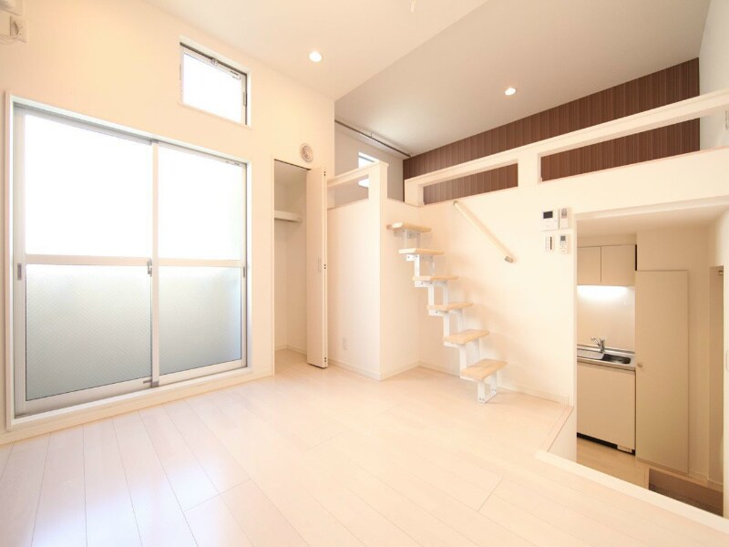 物件内観写真2　(洋室6.3帖　上階ロフト5.7帖（収納でもお部屋でも使えます)