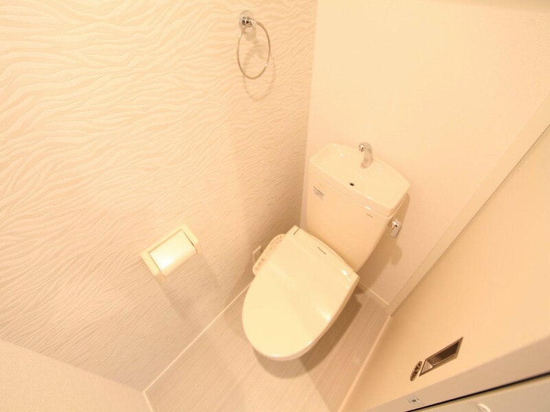 物件内観写真6　(温水洗浄暖房便座付トイレ)