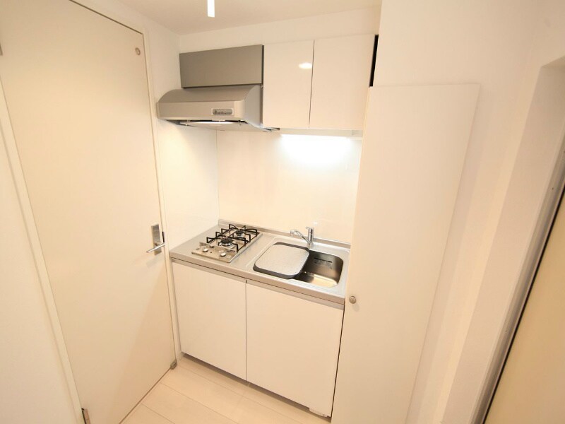 物件内観写真7　(システムキッチン（ガス2口）冷蔵庫・レンジ等ご用意できます)