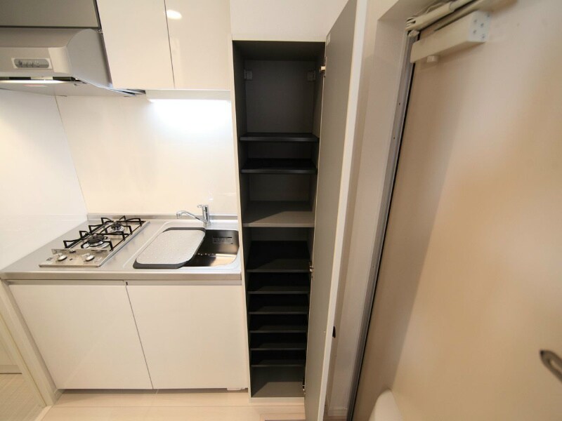 物件内観写真8　(玄関　シューズボックス付（収納充実してます）)